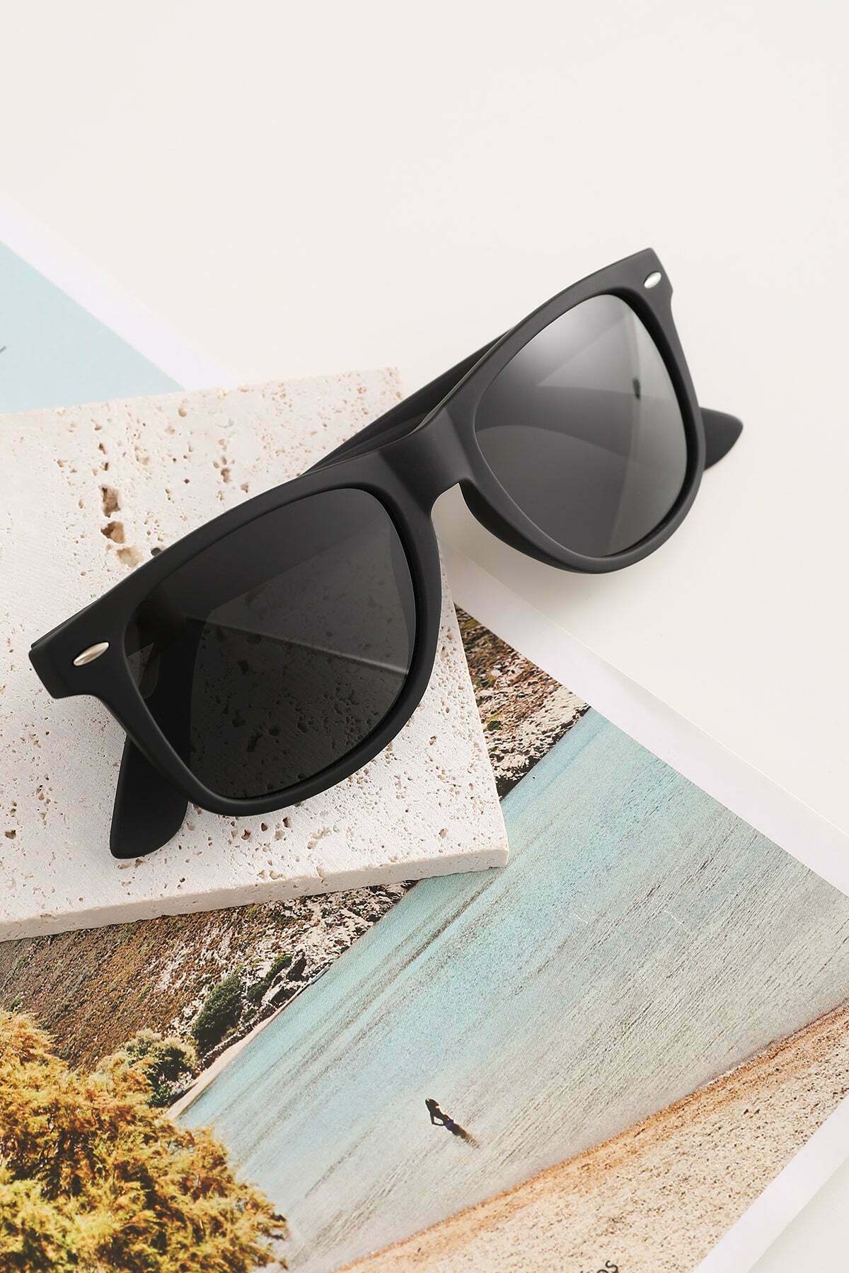 Cupshe Black Magic Minimalist Sunglasses