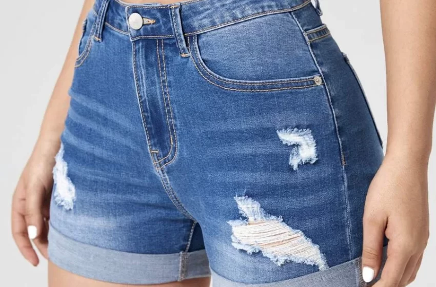  10 Ripped Jean Shorts Outfits To Imitate For Your Wardrobe