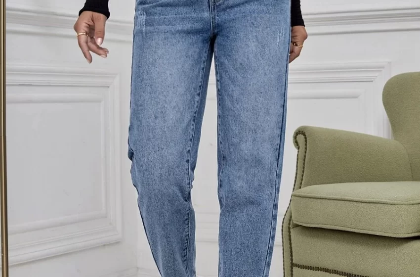  8 New Mom Jeans Outfits You Can’t Miss Out 2024