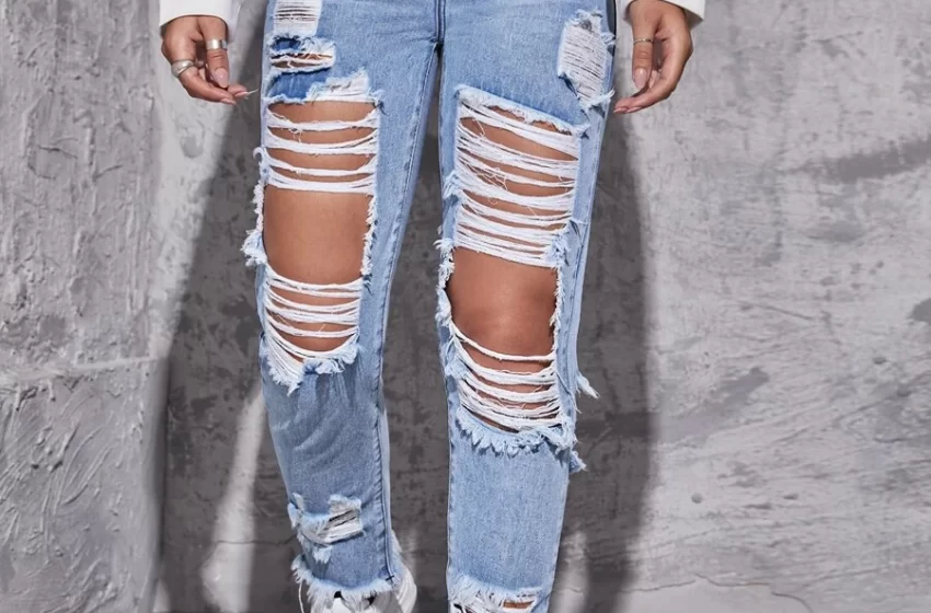  8 Ways To Style Your Trendy Cut Out Jeans