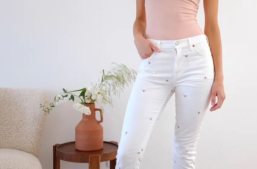  Crisp And Classic: Introducing 10 Must-Have White Skinny Jeans for Women