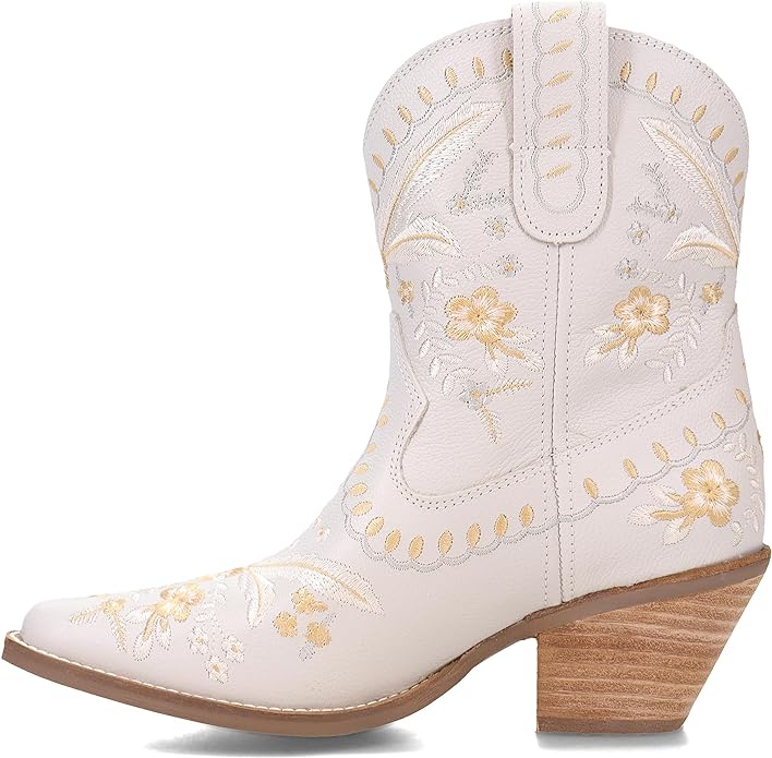Dingo Women’s Primrose Boots White from Amazon